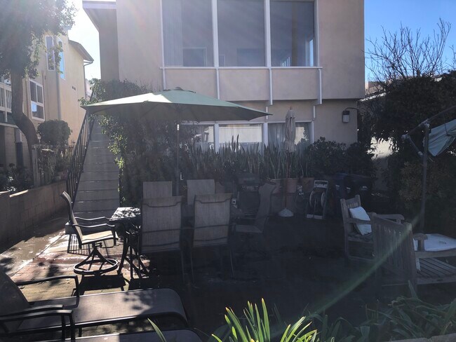 Front patio on walkstreet - 36 7th St