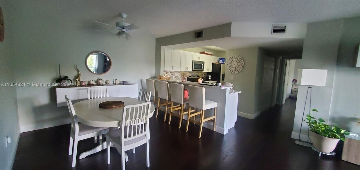Primary Photo - 8640 SW 212th St