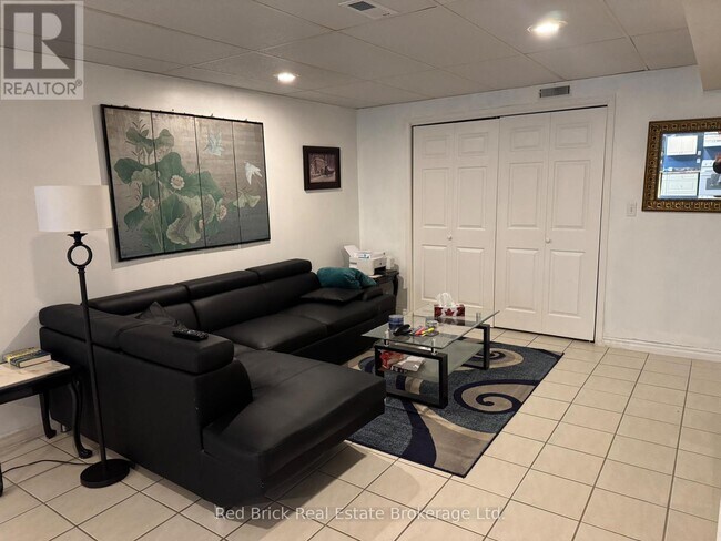 Photo du bâtiment - 6 Pamela Pl