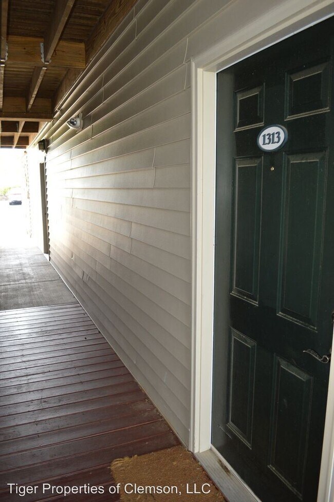 Building Photo - 1313 Harts Ridge Dr