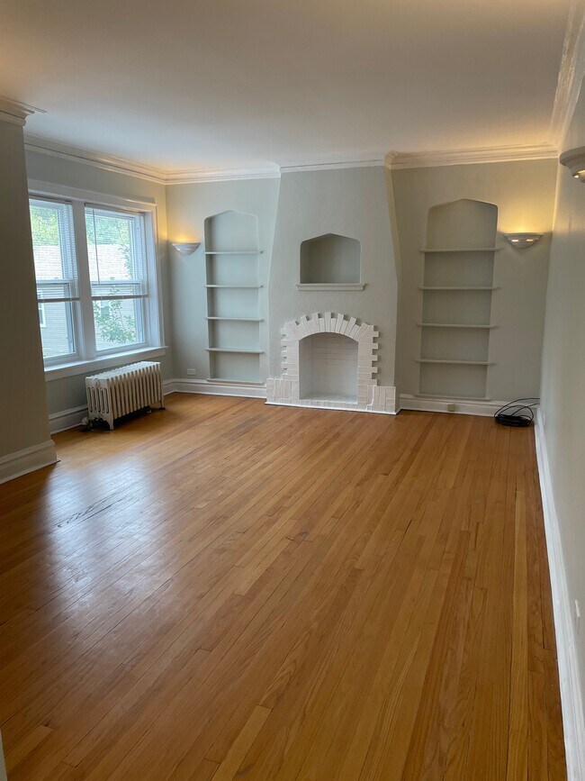 Living Room - 5324 N Kimball Ave