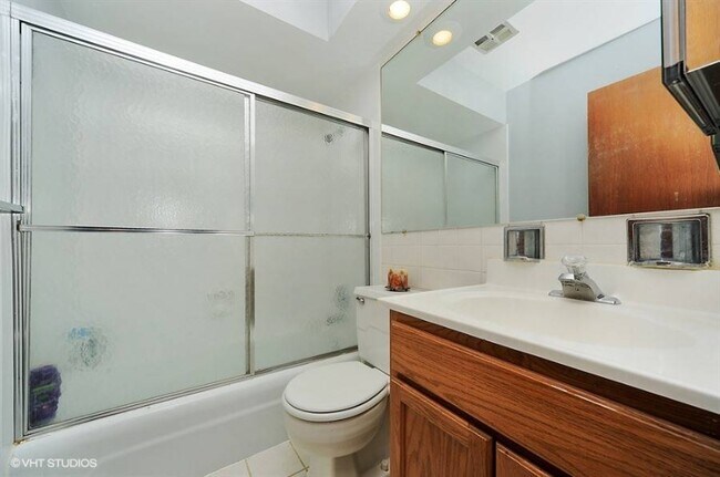 Foto del edificio - 1660 Green Bay Rd