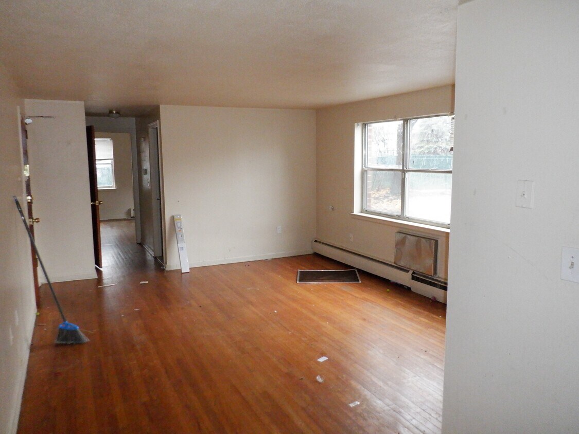 Building Photo - 145 Barker St