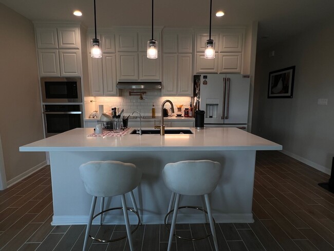 Building Photo - 2256 Grove Ln