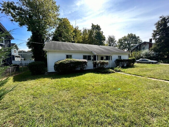Foto del edificio - 3303 Branch Ave