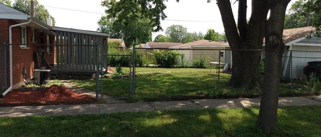 Building Photo - 2800 S 10th Ave