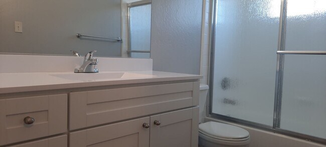 Building Photo - Bright and Spacious, 1 bedroom 1 bath