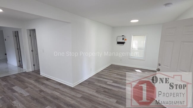 Building Photo - 807 S Hardy Ave