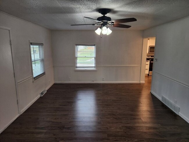 Building Photo - 1507 Estella St