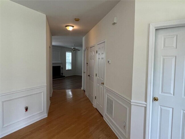 Foto del edificio - 421 Holland Springs Dr NW
