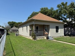 Building Photo - 722 E 7th Ave