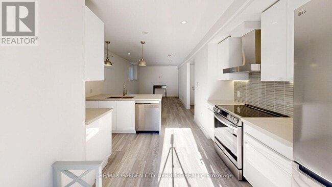 Photo du bâtiment - 168 Russell Ave