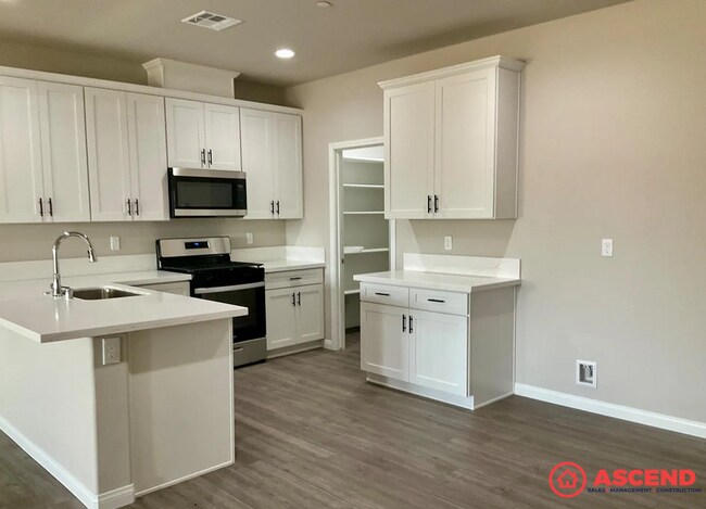 Foto del edificio - Spacious 4-Bedroom, 2-Bath Home with Fireplace, Garage & Full Appliances — No Pets