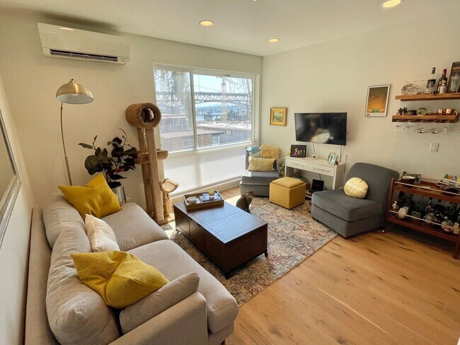 Foto del edificio - Elegant Town Home with Glorious Views!