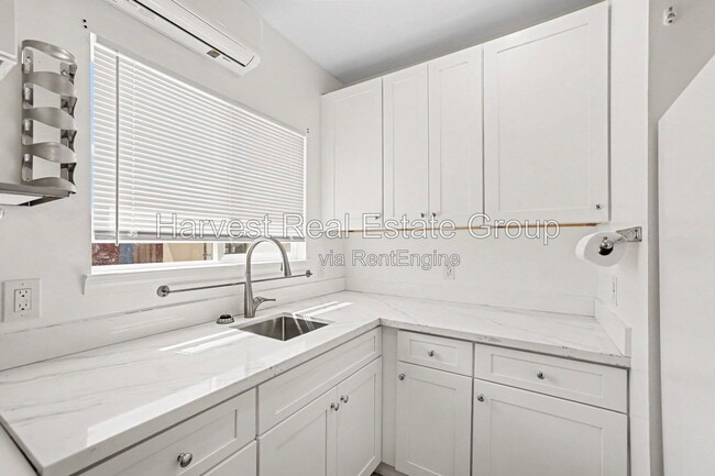 Building Photo - 3663 Madeira Way