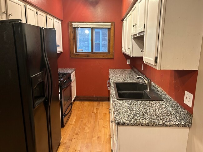 Kitchen with dishwasher - 2432 Stevens Ave