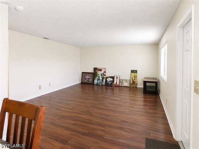 Foto del edificio - 4615 Bayshore Dr