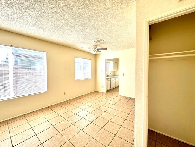 Building Photo - Spacious 2 Bedroom Townhouse Near A-Mounta...