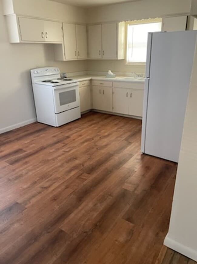 Foto del edificio - NICE HOME IN THE RIDGECREST AREA. PETS NEGOTIABLE WITH OWNERS APPROVALINS