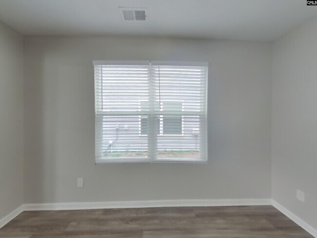 Foto del edificio - 501 Eastfair Dr