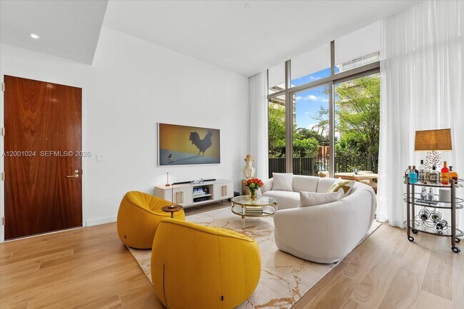 Building Photo - 2655 S Bayshore Dr