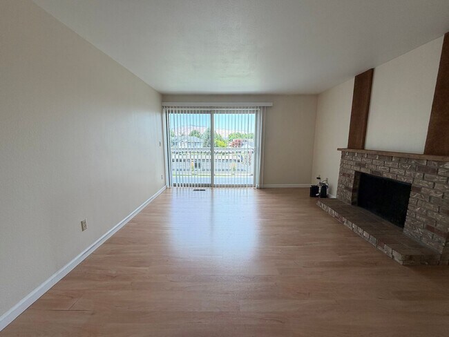 Foto del edificio - 1535 Castlerock Ave
