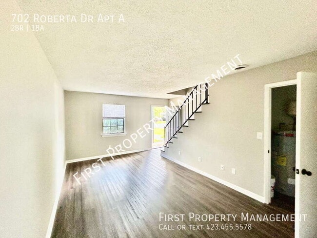 Building Photo - 702 Roberta Dr