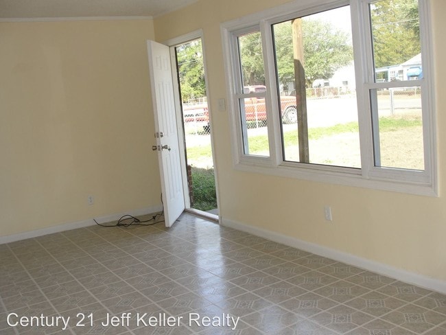 Building Photo - 3 br, 1 bath House - 2921 Abelia Dr