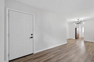 Building Photo - 1811 Stoney Brook Dr