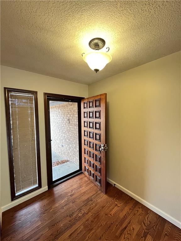 Building Photo - 2133 Loren Cir