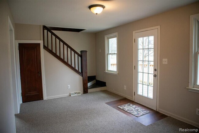 Foto del edificio - 604 Trombley Rd