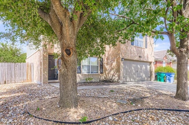 Building Photo - 1202 Hughmont Dr