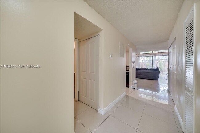Building Photo - 1140 N University Dr