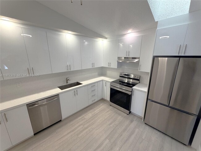 Building Photo - 1439 Captains Walk