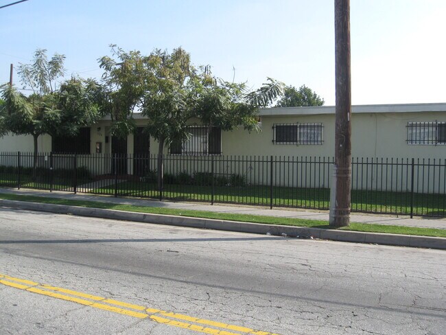 unidad exterior - 5624 Hooper Ave