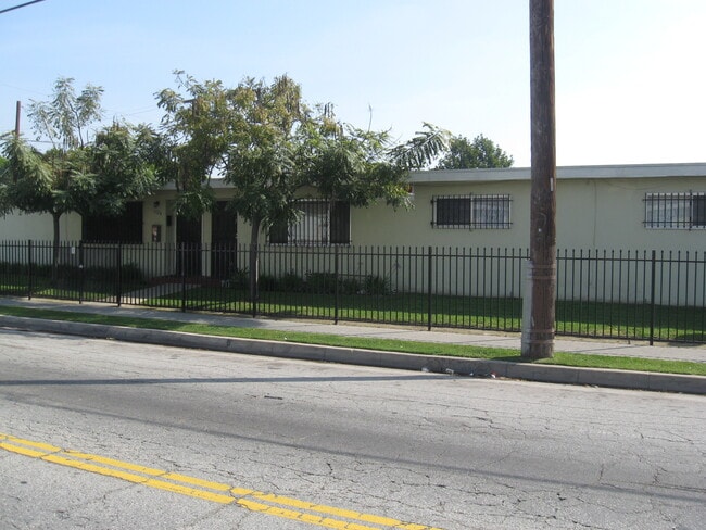 unit exterior - 5624 Hooper Ave Townhome