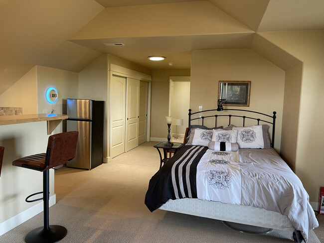 Building Photo - 1485 Murrelet Dr