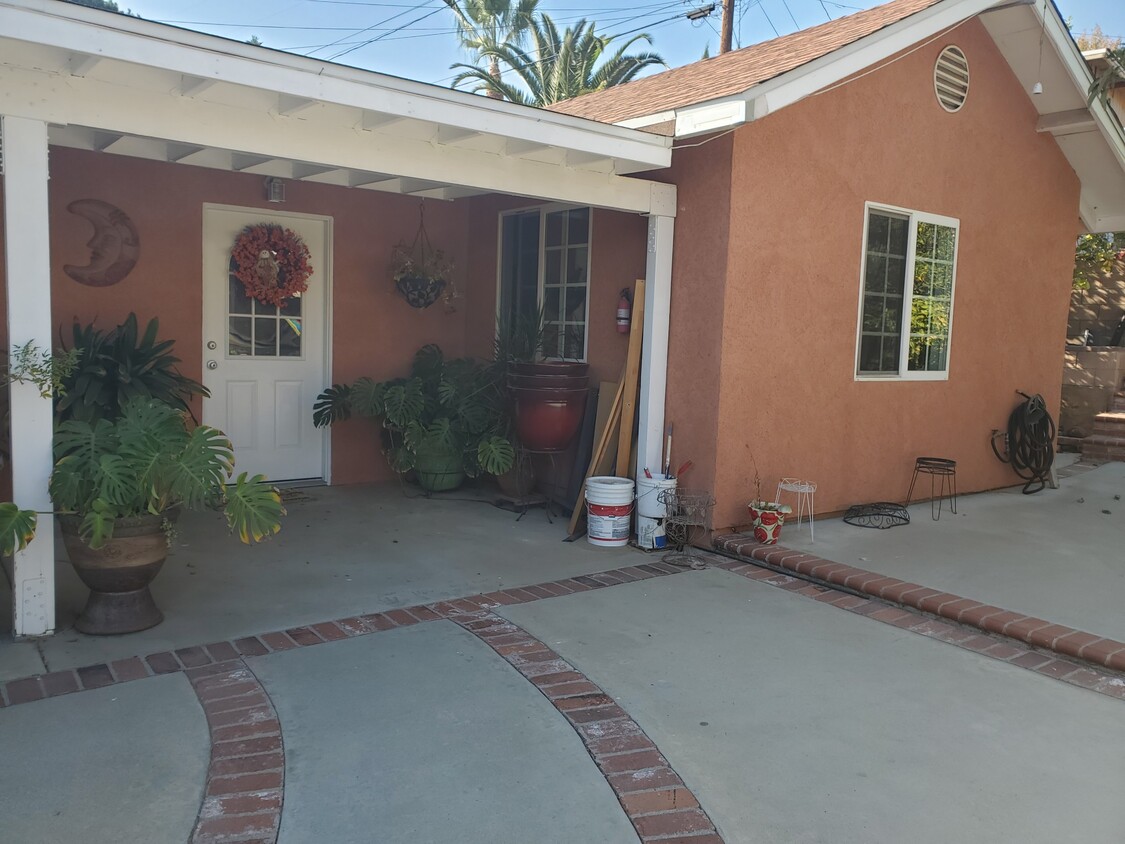 Primary Photo - 11221 Sunburst St