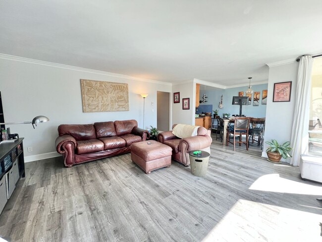 Building Photo - 2 Bed, 2 Bath Condo Near Retro Row!