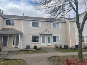 Building Photo - 9073 Scarlet Globe Dr