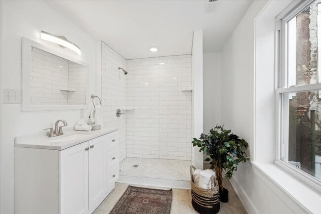Photo - 2827 W Girard Avenue Apartment