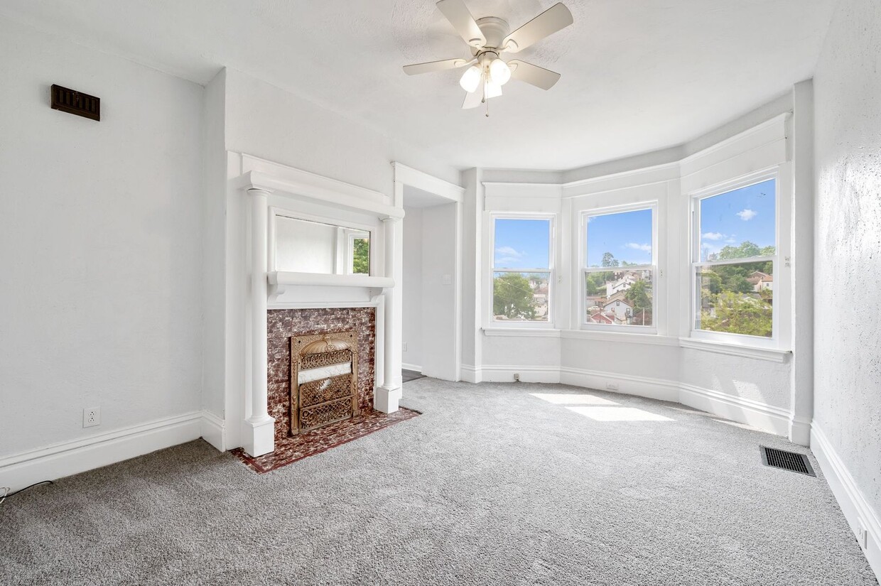 Primary Photo - 28 E Meyers St