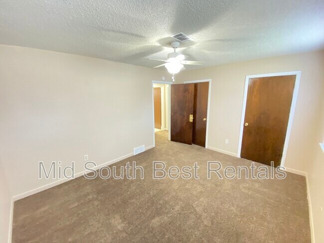Building Photo - 2236 Birken Dr