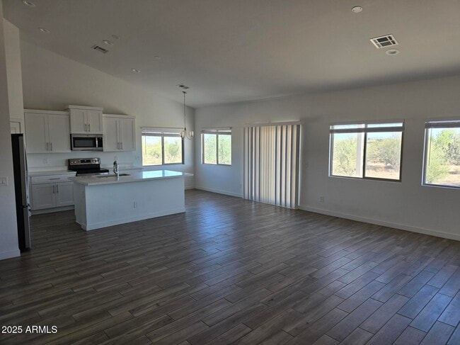 Building Photo - 16023 E Rancho Tierra Dr