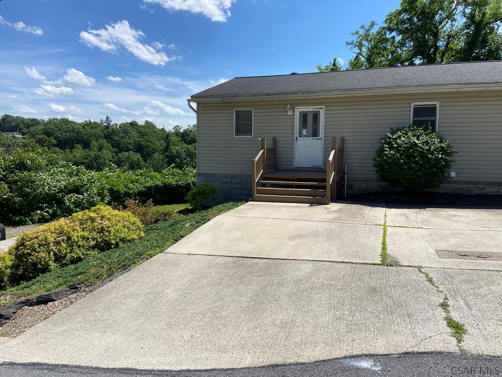 105 Debra Ln, Johnstown, PA 15905 House for Rent in Johnstown, PA