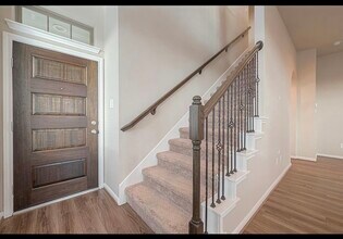 Building Photo - 8700 Laurel Crest Dr