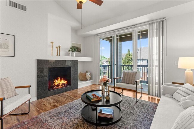 Foto del edificio - Beautiful 2 Bed 2 Bath Condo in Central Fo...