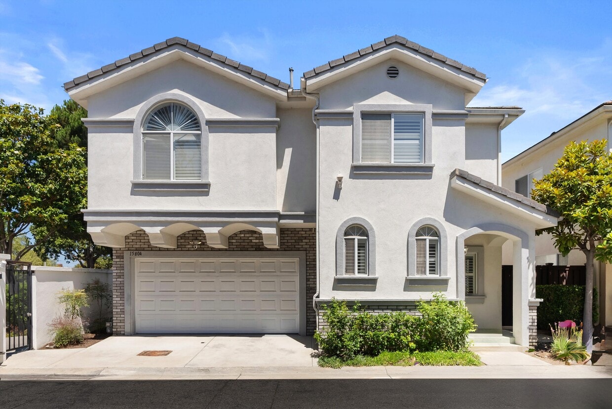 Primary Photo - 15804 Crest Ln