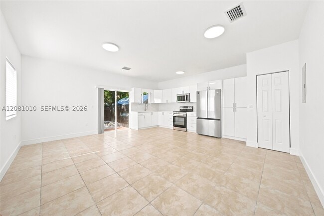 Building Photo - 145 NE 60th St