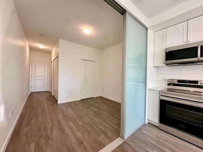 Building Photo - 15733 85 Av